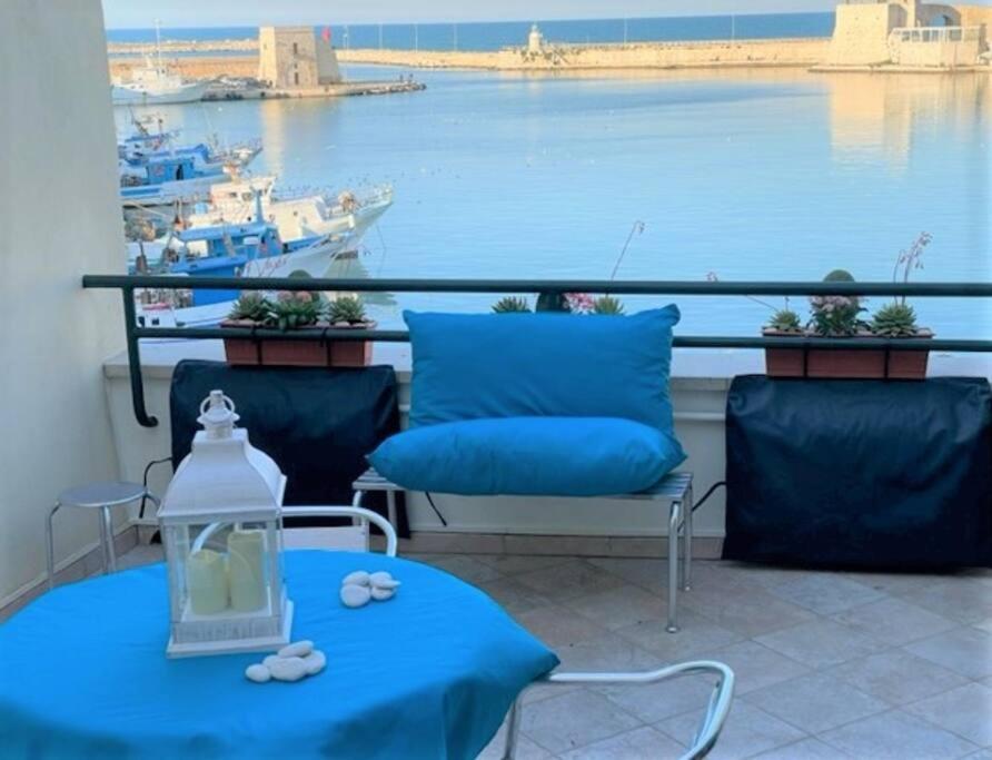 Emozioni Dal Porto Apartment Trani Bagian luar foto