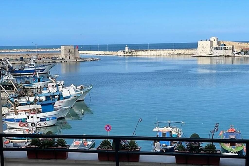 Emozioni Dal Porto Apartment Trani Bagian luar foto