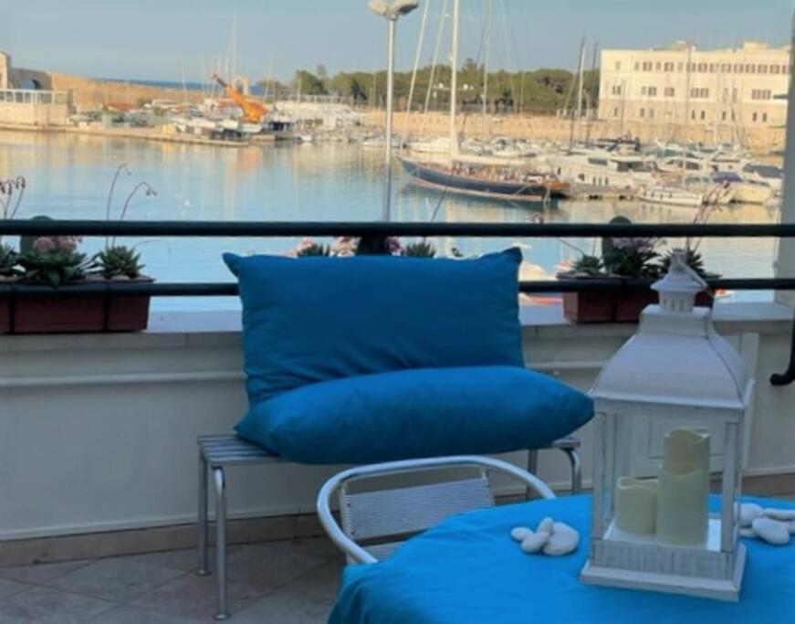 Emozioni Dal Porto Apartment Trani Bagian luar foto