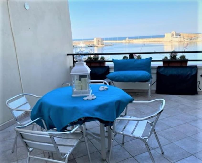 Emozioni Dal Porto Apartment Trani Bagian luar foto