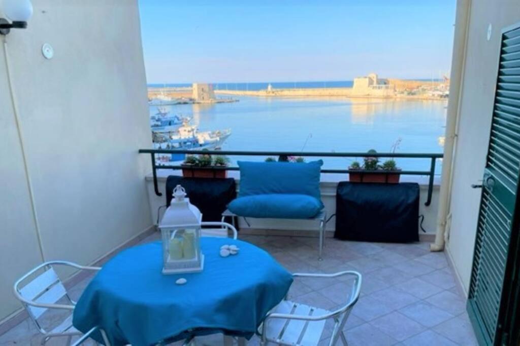 Emozioni Dal Porto Apartment Trani Bagian luar foto