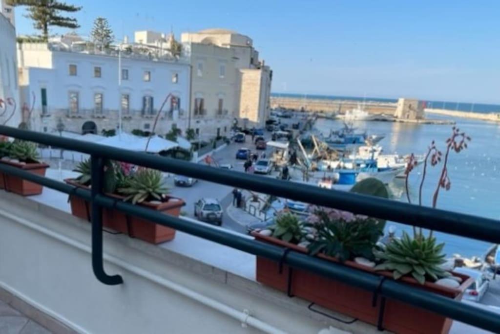 Emozioni Dal Porto Apartment Trani Bagian luar foto